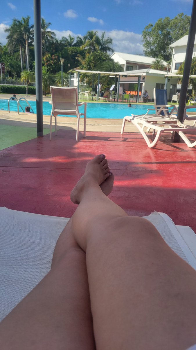 MarollyFeet's tweet photo. Long legs, soft feet, and a perfect pool day... ☀️👣 Which caught your attention first? 😉 DM for exclusive content. https://t.co/Nzr9QD7TQ4