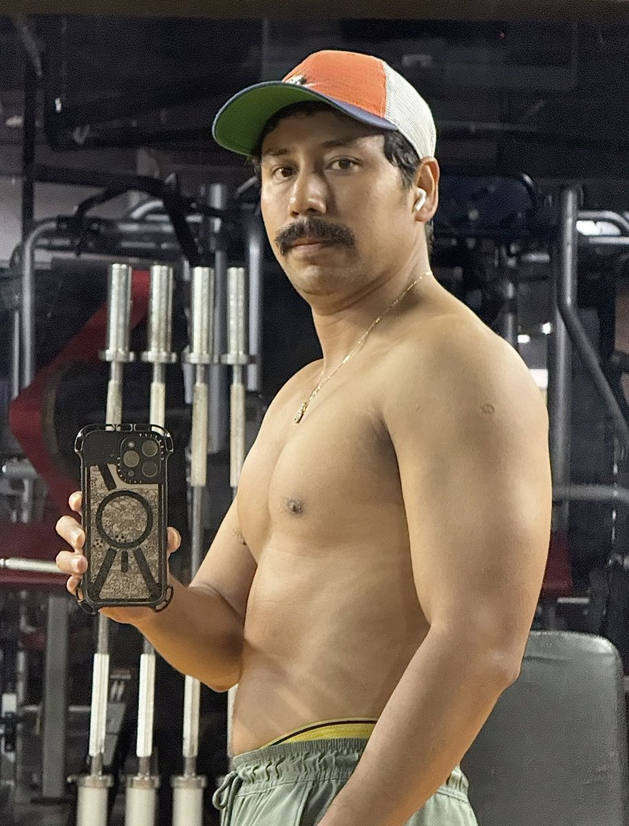randomguy201635's tweet photo. Que te parece mi bigote? 😉 #wata #daddy #mustache https://t.co/VORXJQ1dEe