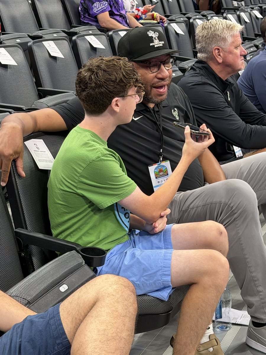 ETrainSports's tweet photo. Allow me to re-introduce myself… 

I'm Ethan Minton, a 15-year-old award-winning journalist covering the Kings for The Lead and my blog!

My work: https://t.co/Gqj59Nr2Bl https://t.co/M8AsaPQrEU

This is only the beginning of my sports media journey. I hope you follow along! https://t.co/Ne1LgjJX7W