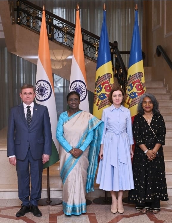 rashtrapatibhvn's tweet photo. President Droupadi Murmu attended a banquet hosted in her honour by President Maia Sandu of Moldova at Chișinău, before leaving for North Macedonia. https://t.co/sOHzkfSwfs