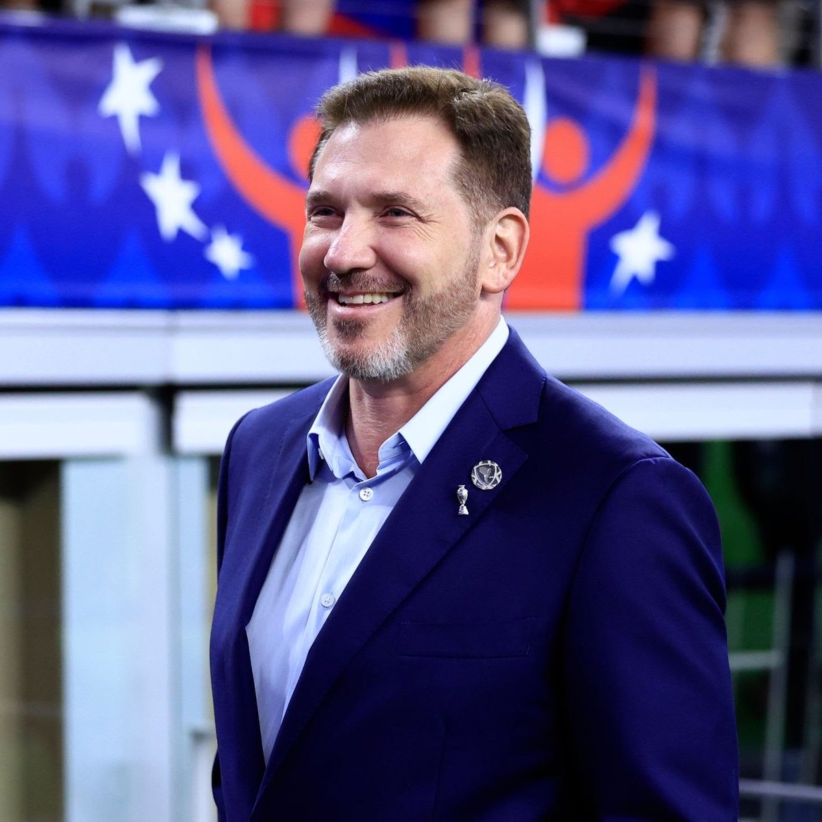 monicaalvesfs's tweet photo. O presidente da Conmebol, Alejandro Domínguez, manifestou o desejo de que a Copa do Mundo de 2030 conte com 64 seleções. Em publicação nas redes sociais, o dirigente destacou que o Mundial representa uma oportunidade para expandir a competição durante a celebração do centenário.

O torneio será realizado em seis países: Espanha, Portugal e Marrocos, além de Argentina, Uruguai e Paraguai, sendo a primeira edição da história disputada em três continentes.