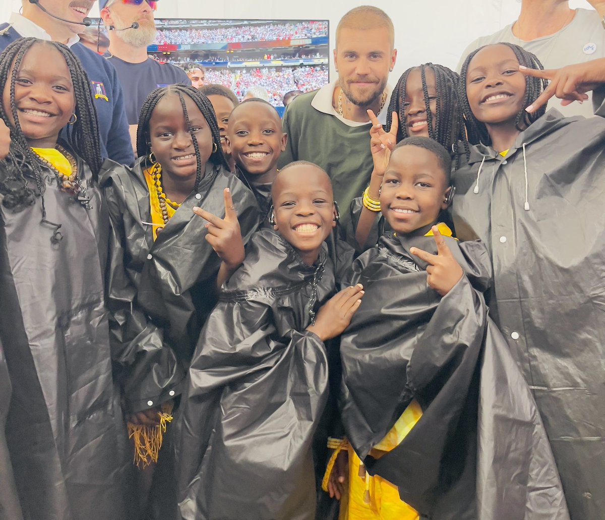 ghettokidstfug's tweet photo. Hey @justinbieber 💙 Was Nice Meeting you! 
-
#inspireghettokids #Ghettokids #WorldCup2026 #MakingLifeBetterthroughDance https://t.co/9jQ7iepuMW