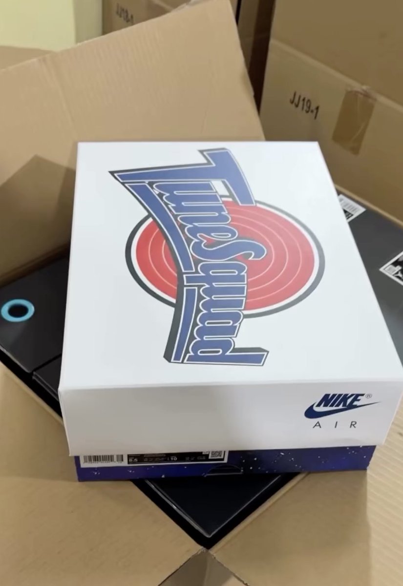 JustFreshKicks's tweet photo. UNBOXING: Air Jordan 9 “Space Jam” with special packaging 🤯🏀

🗓️ August 29th
💰 $215