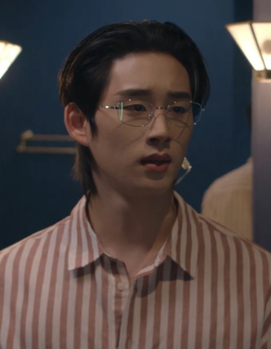 valcrazyforWE's tweet photo. EST PLEASE 😭😭😭😭😭😭😭😭
not him saying “my first heartbreak” 

🐻: Your song is awesome, bro.
🦈: First heartbreak… kinda nervous 

#WilliamEst https://t.co/SPOARvLz2L