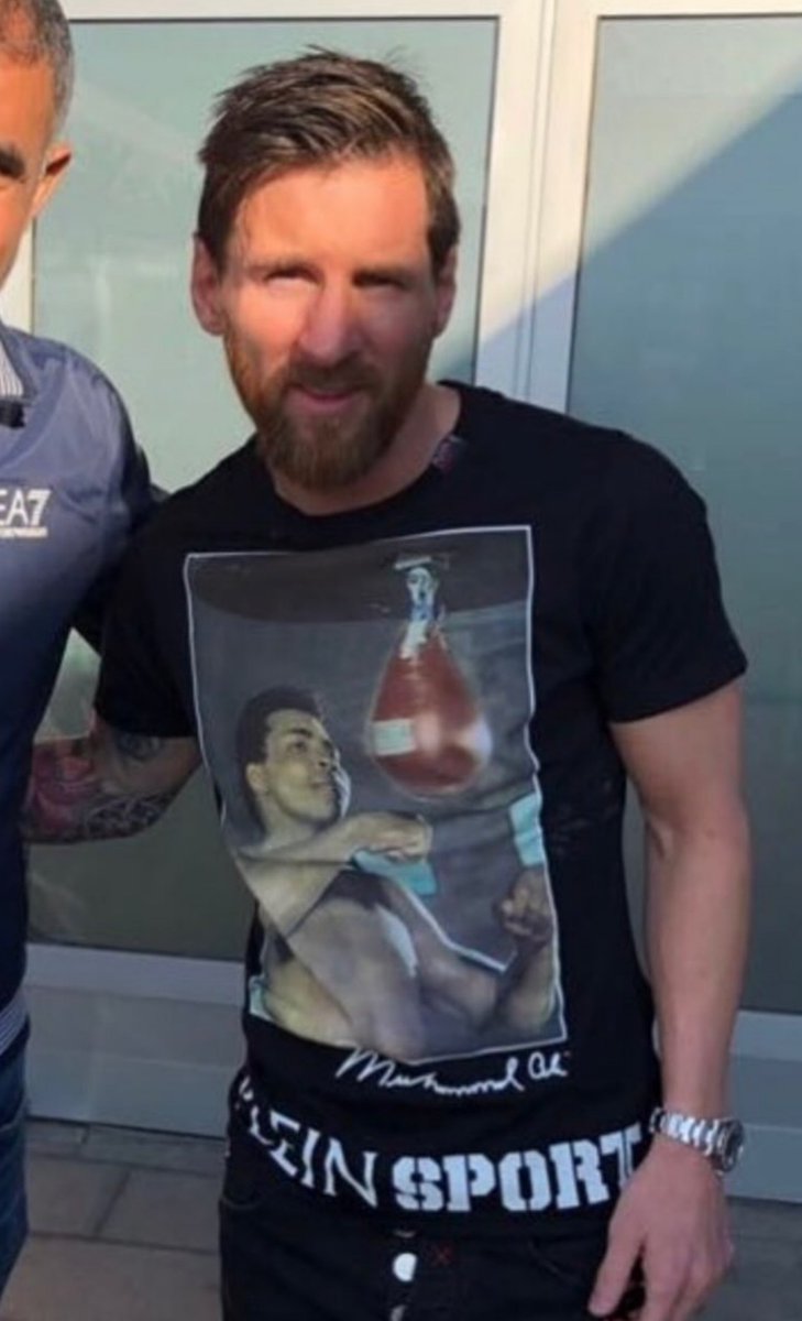 sozirv's tweet photo. Such shame how some of us Muslim football fans actually fell for that propaganda and thinking Messi hates Muslims or hes zionist or whatever ,Meanwhile here’s messi in a random day wearing a t-shirt of the greatest Muslim sports icon ever https://t.co/17FooeQFtN