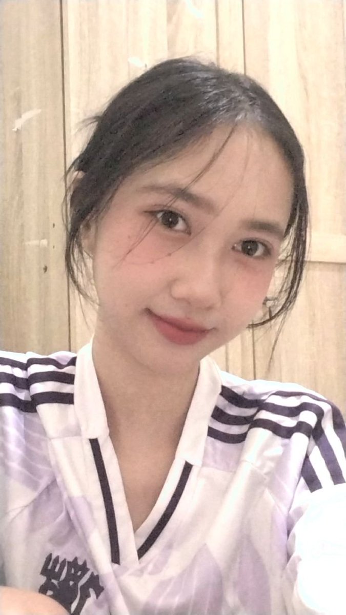 dreamflwr_'s tweet photo. gabut = makeup tengah malem https://t.co/HTpE914Wu5
