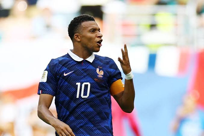 RepinaNadezda's tweet photo. So heartbroken for France this World Cup 💔 But seeing Mbappé shine on the pitch makes it all worth it. Thank you for such brilliant and beautiful football! 🇫🇷✨ https://t.co/yWsmVUKW4u