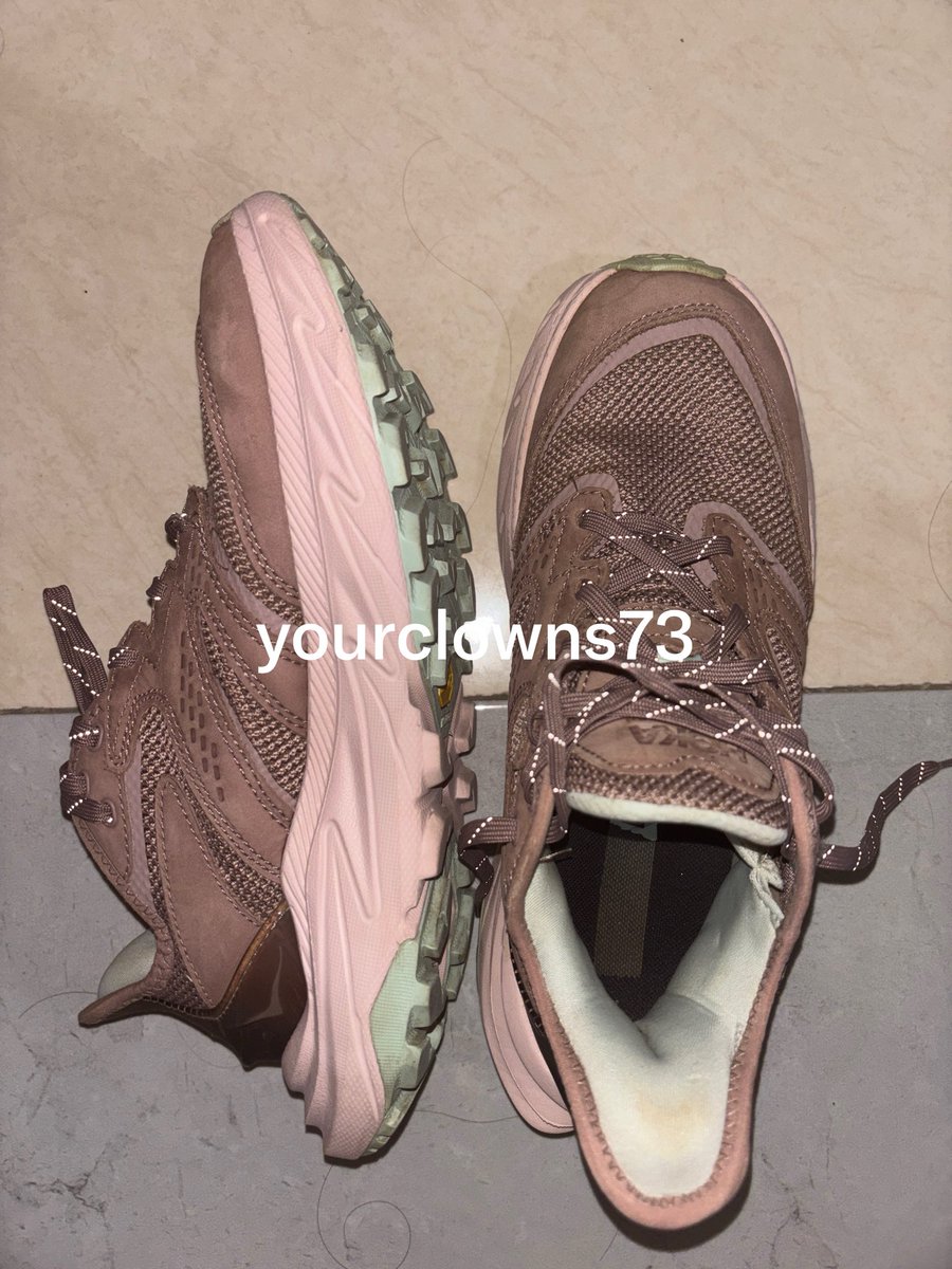 yourclowns73's tweet photo. PERMISIII

gais aku mau preloved my sepatu trail run / hiking gweh

HOKA ancapa 2 W size 39 1/3 insole 24.5cm baru 2x pake buat trail run dgn total mileage <40km yaaw. 1jt nego aja ka. belinyaa 1.6 di 2025

transaksi syopi only yaa. 
DM yaa
#preloved #trailrun #hiking #sepatu https://t.co/K3O2E0vIZz