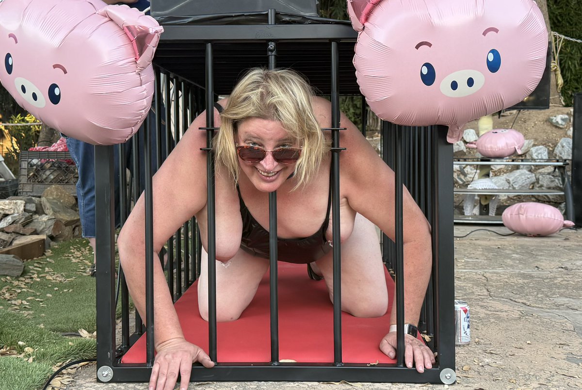 selfbound77's tweet photo. Debut the cage last night at a kinky pool party. I used it as my DJ booth. Had ppl locked in it most the night! I even got a turn! https://t.co/IuhrUJRjYs