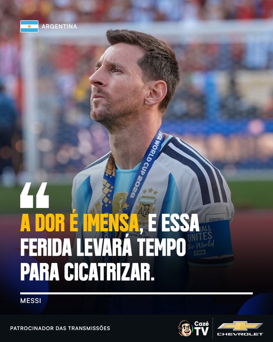 CazeTVOficial's tweet photo. 🚨🚨🚨 O MESSI SE PRONUNCIOU APÓS DA DERROTA PARA A ESPANHA!

''A dor é imensa, e essa ferida levará tempo para cicatrizar. Mas também guardo com carinho todas as coisas boas... As partidas que viramos com muita garra — momentos que ficarão para sempre em nossas memórias — e o apoio de um país inteiro que, aliado ao trabalho árduo e à dedicação deste grupo, nos trouxe de volta à elite mundial. É difícil apreciar plenamente nossa conquista agora, mas este grupo chegou a duas finais consecutivas da Copa do Mundo.

Agradeço do fundo do meu coração por cada saudação e mensagem. Mais uma vez, conseguimos nos unir como país e permanecer juntos, compartilhando o imenso orgulho de sermos argentinos.

Também quero parabenizar a Espanha pela conquista do campeonato.''