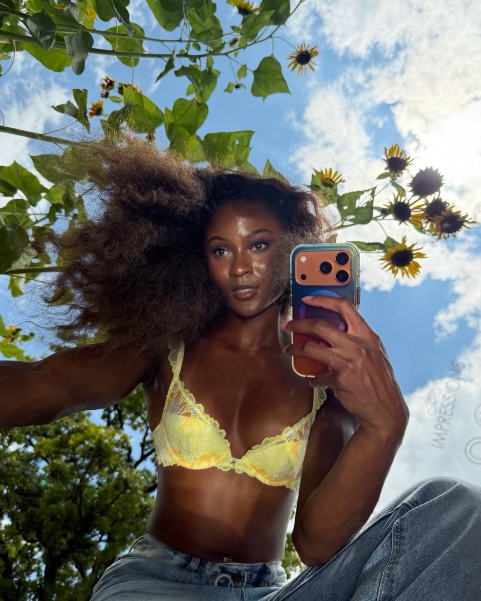 SavageXFenty's tweet photo. Summer calls for endless sunshine, blue skies, and Daisy Riot😌🌼
https://t.co/lVhL1UTP6L https://t.co/PtrDYGJm0U