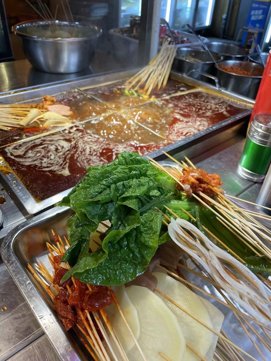 sung169478's tweet photo. Craving a warm crispy fried skewer from the night market! Savory bites hitting the spot on this cool evening ， https://t.co/Gw1URfmUXx