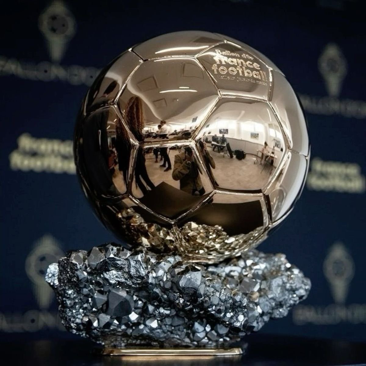 city_exclusives's tweet photo. ‼️🚨 So now we’re being told winning the World Cup only leads to the Ballon d’Or 57% of the time and you need the best overall season by @ballondor. 

Interesting. Because back in 2023 everyone was perfectly fine with Messi beating Haaland, who had the ridiculous numbers and the trophies.

Make it make sense.