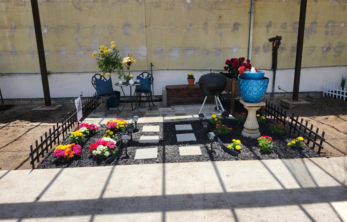 FSJordanCollege's tweet photo. Our faculty are making the most of summer! Plant Science faculty member Ronald Nishinaka served as a judge at the Merced County Fair's Outdoor Gardens event, where creative landscapes and mini gardens were on full display. 🌿🌸 https://t.co/MXPTuOvyR3
