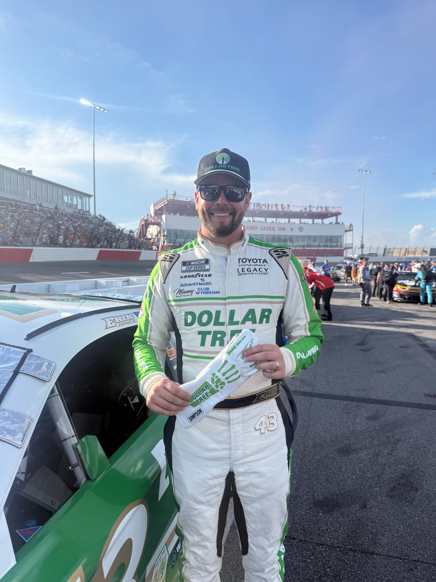 Erik_Jones's tweet photo. There's still time today to bid on my race worn skeleton gloves from last night - They'll be signed by myself and @DaleJr. Help support @tdjf @AmyEarnhardt and @nationwidekids 

https://t.co/1ODpuSYluZ https://t.co/ej4btojvbA