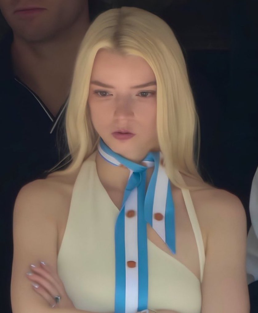 BecomingCritter's tweet photo. idk what it is but imo this is the best she’s ever looked https://t.co/Xk2urfP07N