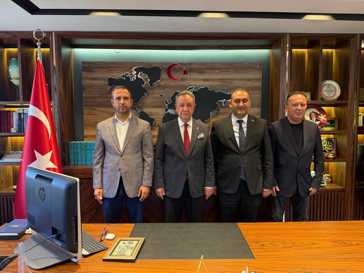 AlfatlEkrem's tweet photo. Büyük Birlik Partisi Bursa İl Başkanımız Sayın Oğuz Han, il yöneticilerimiz, Gürsu ve Osmangazi İlçe Başkanlarımız ile Bursa Kadın Kolları Başkanımız ve kadın kolları yöneticilerimizin nazik ziyaretlerinden büyük memnuniyet duydum.

Ziyaretimizde ülkemizin ve Bursa’mızın gündemine ilişkin kapsamlı istişarelerde bulunduk, teşkilat çalışmalarımızı değerlendirdik.

Nazik ziyaretleri için kendilerine teşekkür ediyor, davamıza gönül veren teşkilatımızın tüm kademelerine çalışmalarında üstün başarılar diliyorum.