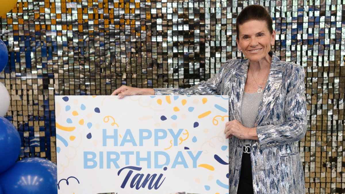 SaraBurdak's tweet photo. Happy 70th birthday, Tani Austin! 

You have spent decades changing lives through your compassion, generosity, and unwavering commitment to helping others. Your leadership has expanded access to hearing healthcare around the world. @StarkeyHearing https://t.co/ahBIrRXxS1