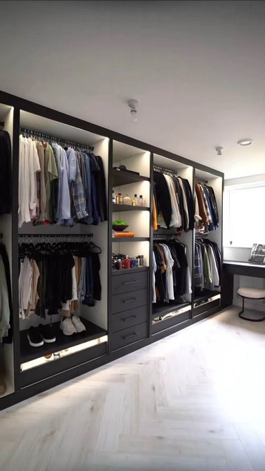 GentlemenxStyle's tweet photo. Every man should have this. https://t.co/tY40aF3ueX