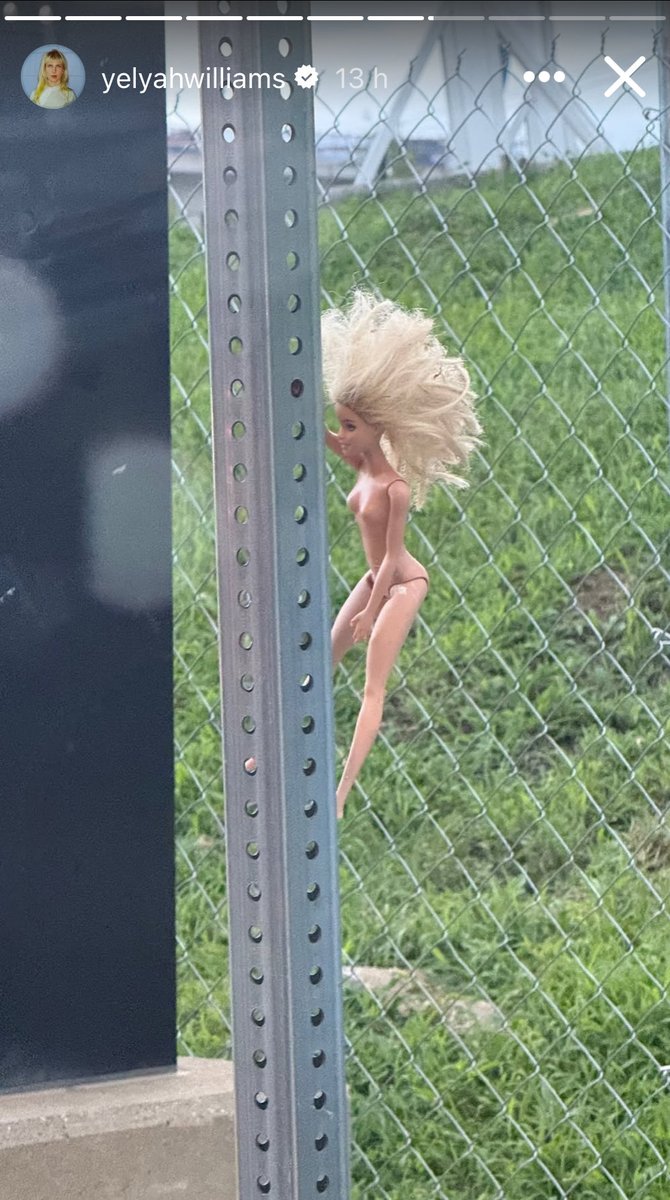nvrfeltsoglum's tweet photo. hayley and this barbie giving the same energy😭😭 https://t.co/WJIIPwddwu