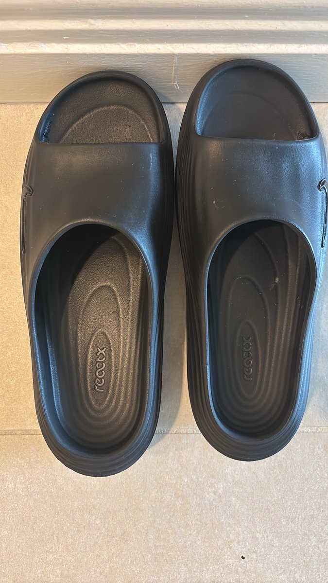 taylor01s7's tweet photo. Do NOT buy Nike reactx rejuven8 slides. 
Worn for one day on holiday, the size 11uk slide has shrunk to around a 8uk. 
Shocking product @Nike @jdsportsus @nikestore https://t.co/PZ3W5PQiHF