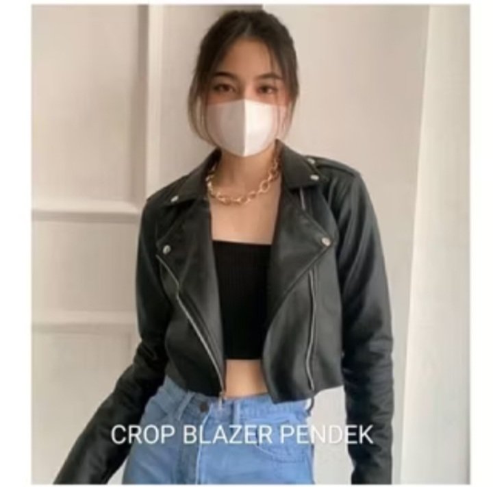 somethinck's tweet photo. wts jual preloved jaket kulit crop, baru sekali pake, no minus, uk L LD 96
price 95k https://t.co/LLBuOFy1fS