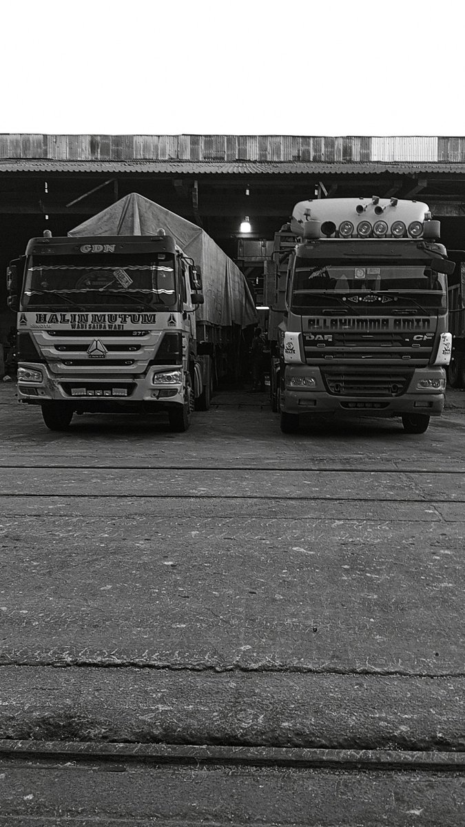 Royal_raj120's tweet photo. Clocking out with gratitude. See you tomorrow. 🚛

#dispatchteam #logistics #trucks #Hemraj https://t.co/BItmUXbAHw