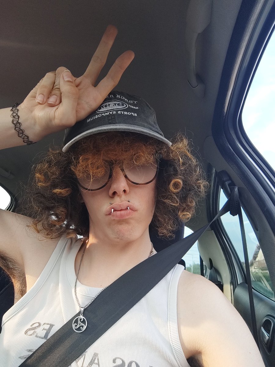 sillypankeki's tweet photo. gé acheté casquette :3
yuri offline https://t.co/jRxqVfK0Ol