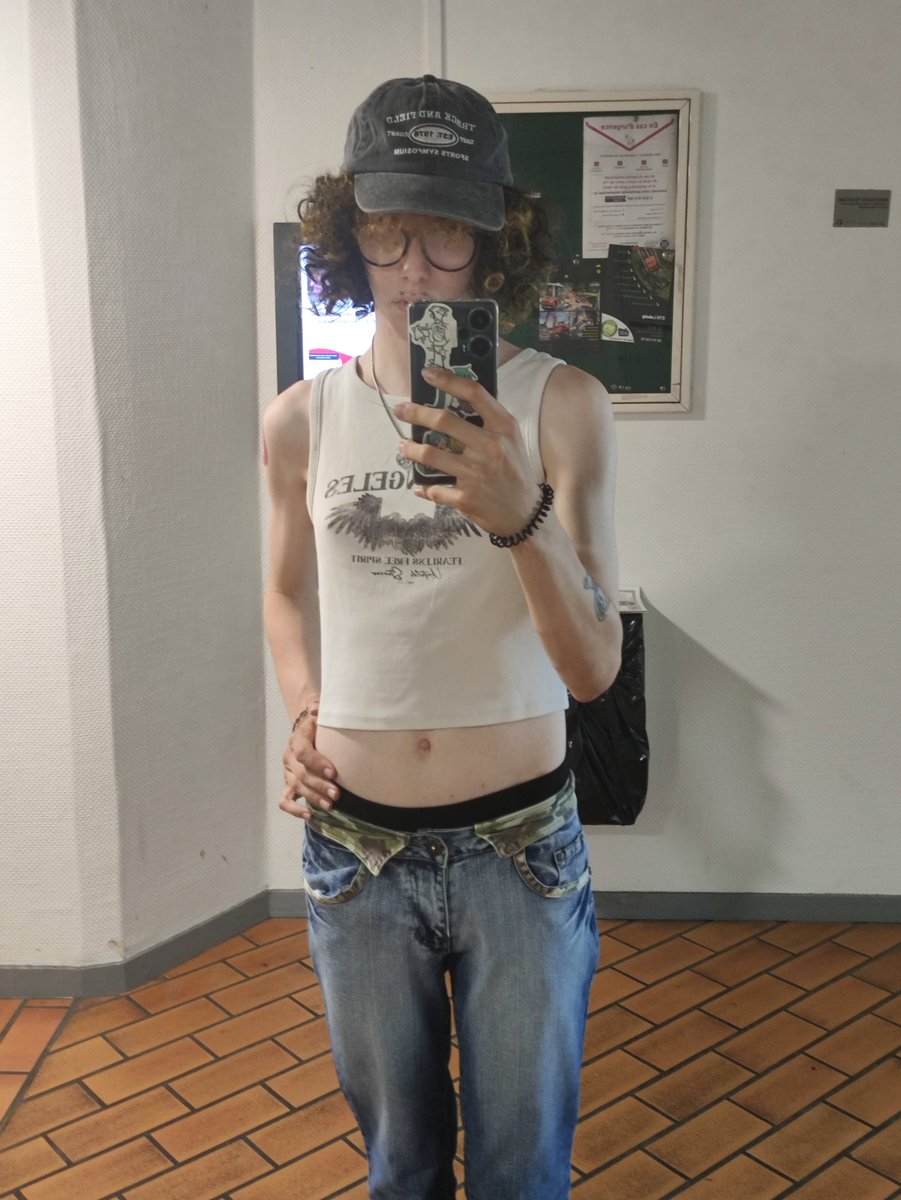 sillypankeki's tweet photo. gé acheté casquette :3
yuri offline https://t.co/jRxqVfK0Ol