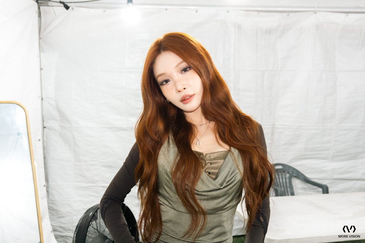 ChunghaBrazil's tweet photo. 🚨 Chungha comenta possível saída da MORE VISION. 

“Quero tentar trabalhar em um ambiente completamente novo (…) Meu contrato está chegando ao fim, Jay Park me disse para me encontrar com outras empresas e descobrir o que é melhor para mim.”

#청하 #CHUNGHA @CH_CHUN9HA https://t.co/FJLkTmYLDG