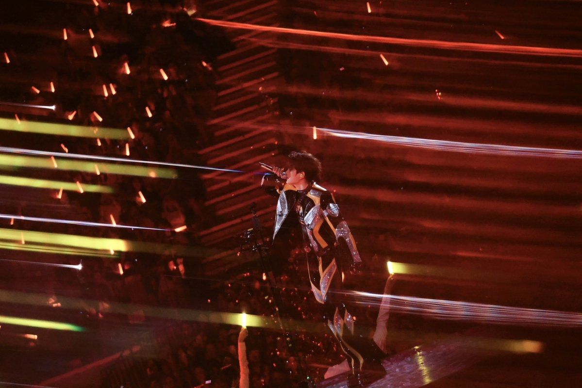 dyxRyan_fanclub's tweet photo. Recapture the fire of youth, and run toward the light ahead.
#DingYuXi #RyanDing #丁禹兮 #XiCreate #XiCreateFTYOUConcert
©️丁禹兮工作室(Weibo) https://t.co/z028XlnATu