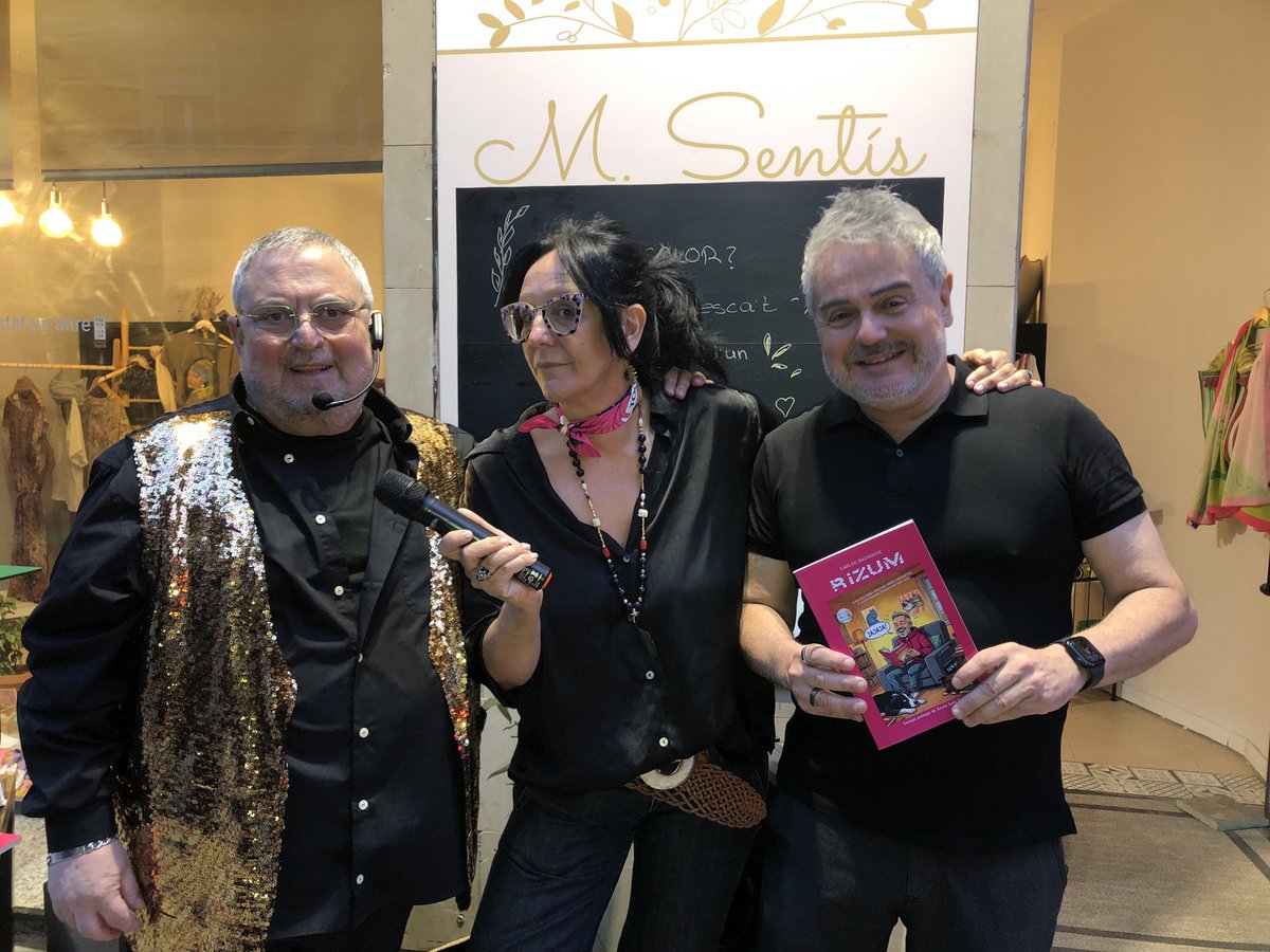 xemasole's tweet photo. Presentación en plena calle del libro de chistes RIZUM de Carlos Bauhouse, en el que yo he escrito el prólogo.
XEMA SOLÉ SOLÁ
Comunicador / Artista – Mago / Monologuista / Humorista
 https://t.co/XBvknwRQet
 https://t.co/7nA3XjY33d
629 790 385
 xema@solesola.com https://t.co/iVYtvO8RyZ