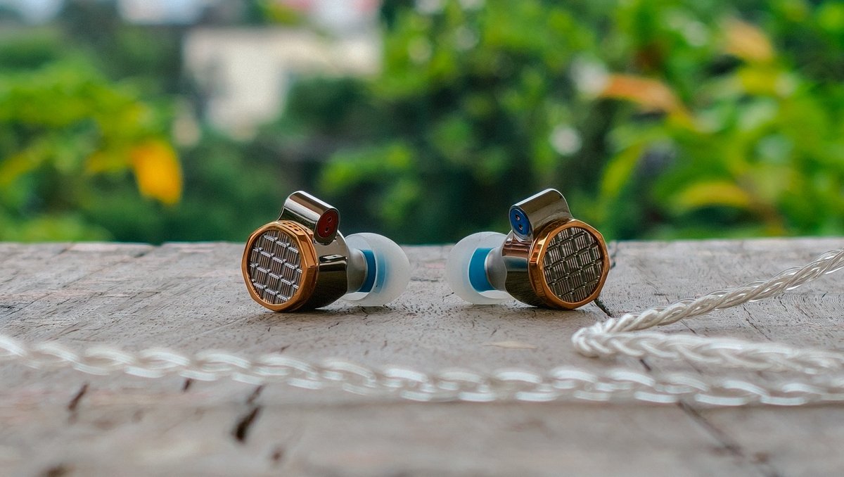 HeadphoneList's tweet photo. New IEMs, In-Ear Monitors (Universal-Fit), Reviews, THL Recommends: Fiio Snowsky Oak Nano Review : Personal Concert Hall on budget !! by Suman Sourav Meher
https://t.co/i1utkPWXwb https://t.co/f4k5vcuzvC