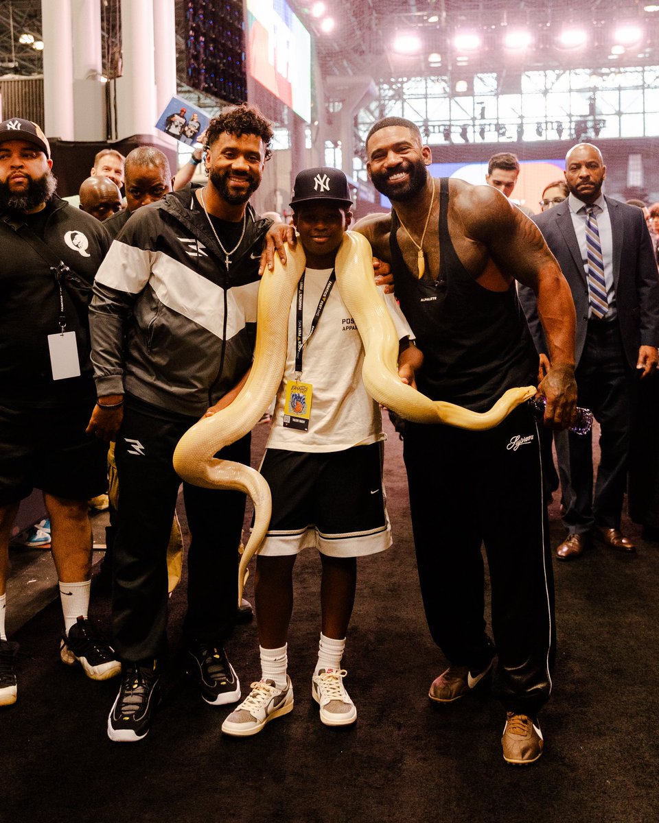 DangeRussWilson's tweet photo. Ballers wanna Ball! @FanaticsFest @3BRAND https://t.co/alxmp9mNsF