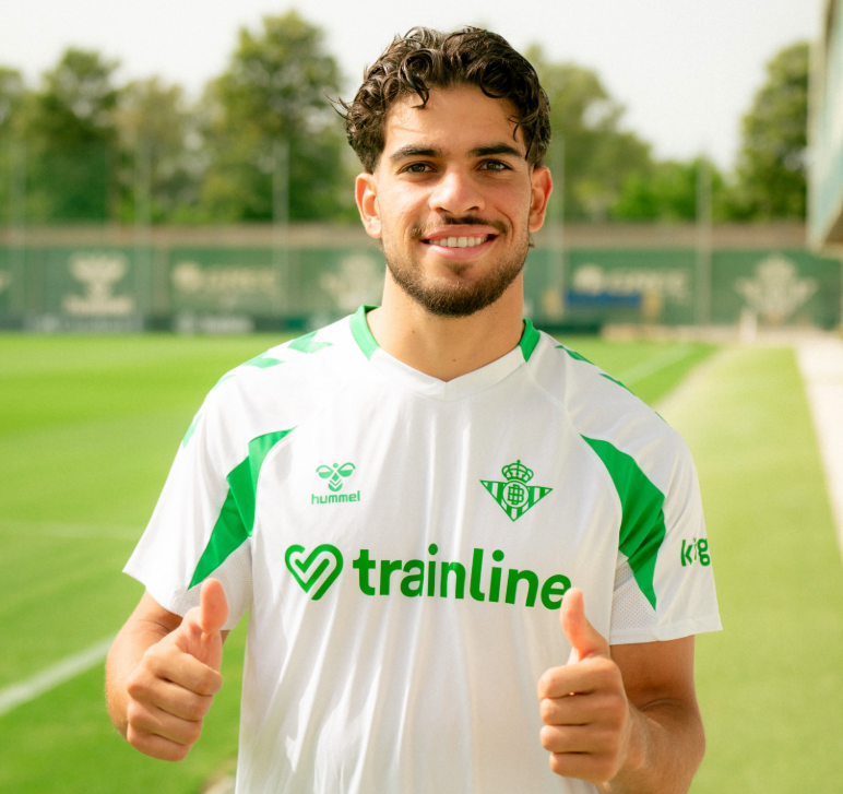 Pepelias17_'s tweet photo. 🟢⚪️Abde vuelve a entrenar con el Betis y se estrena Diego Conde 

👀👉Isco, Manu González y Morante se incorporan a los entrenamientos y a Pellegrini se le espera el miércoles para el Colombino

https://t.co/VoOp4eA8ti a través de @MundoBetis_ https://t.co/Sqhe6ddTOP