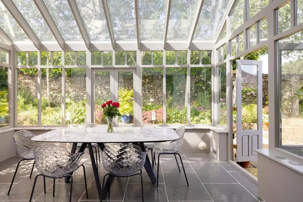 OnTheMarketCom's tweet photo. Hebden Lodge is a beautifully proportioned country house, set in the heart of an idyllic village with views across the Yorkshire countryside.

📍How much? £1m
📍Where? Dacre Banks, North Yorkshire 

🔗Click here to take a look at the property: https://t.co/Hrij4vK54y https://t.co/gWrTPT5EOD