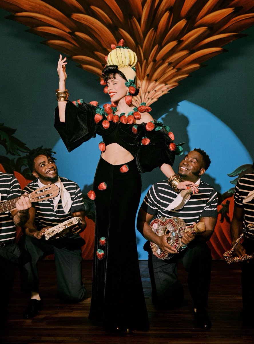 AcessoAnittaR's tweet photo. 🚨 Anitta vestida de Carmen Miranda para o "EQUILÍBRIVM II". https://t.co/ePJecbRj5s