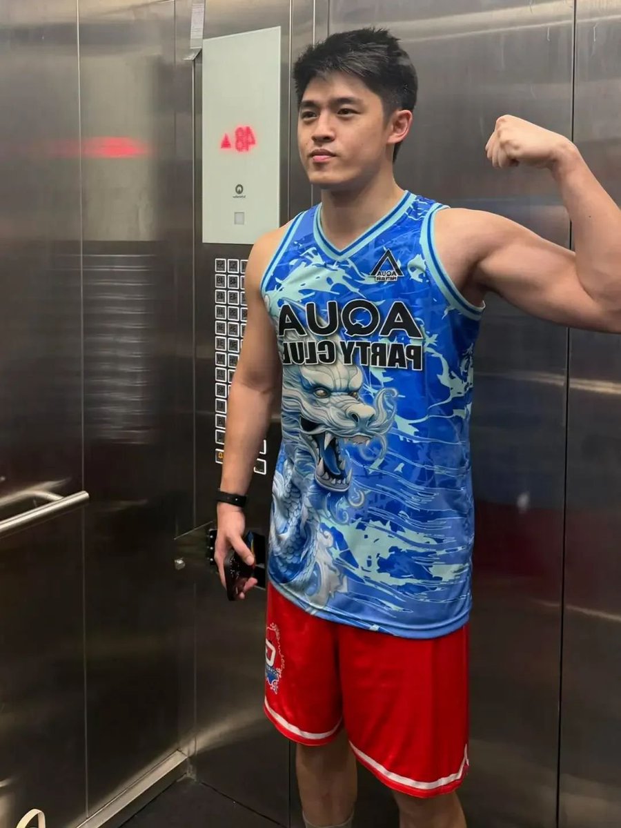 Hyakinthos02's tweet photo. choke me baby 💪🤤 https://t.co/wjUOcSgAZW