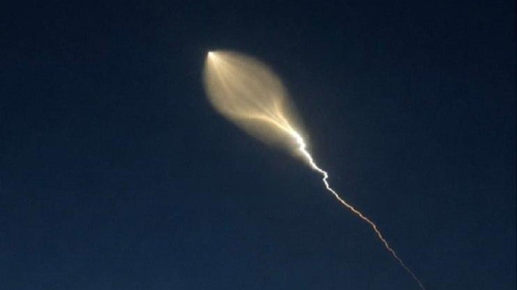 Osinttechnical's tweet photo. Iranian medium-range ballistic missile launch towards Jordan this evening. https://t.co/vwzD5glfE6