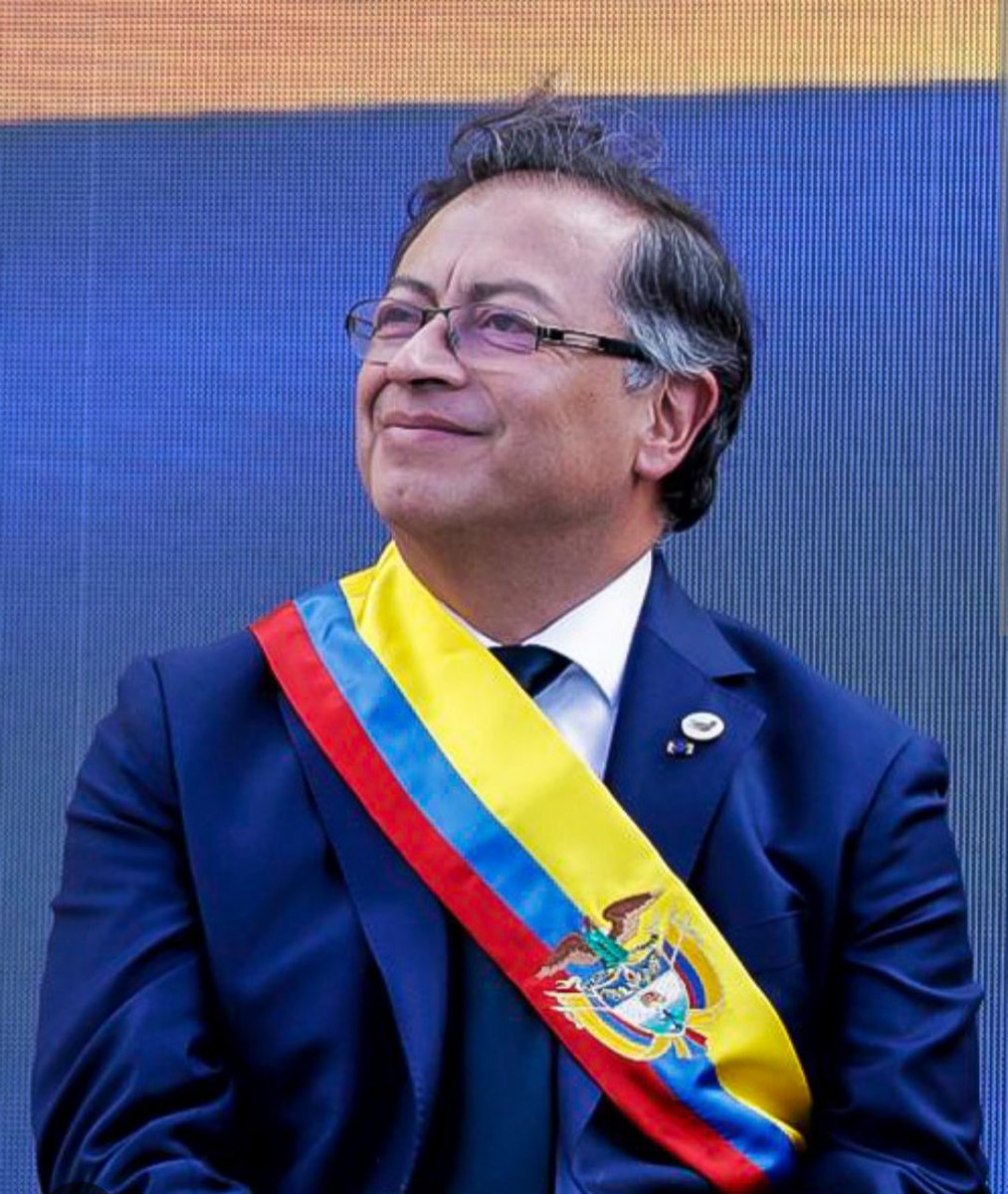 Jlmedina168's tweet photo. ¿Qué le dice hoy a éste gran presidente en este #20DeJulio ? https://t.co/t06m4rHQYU