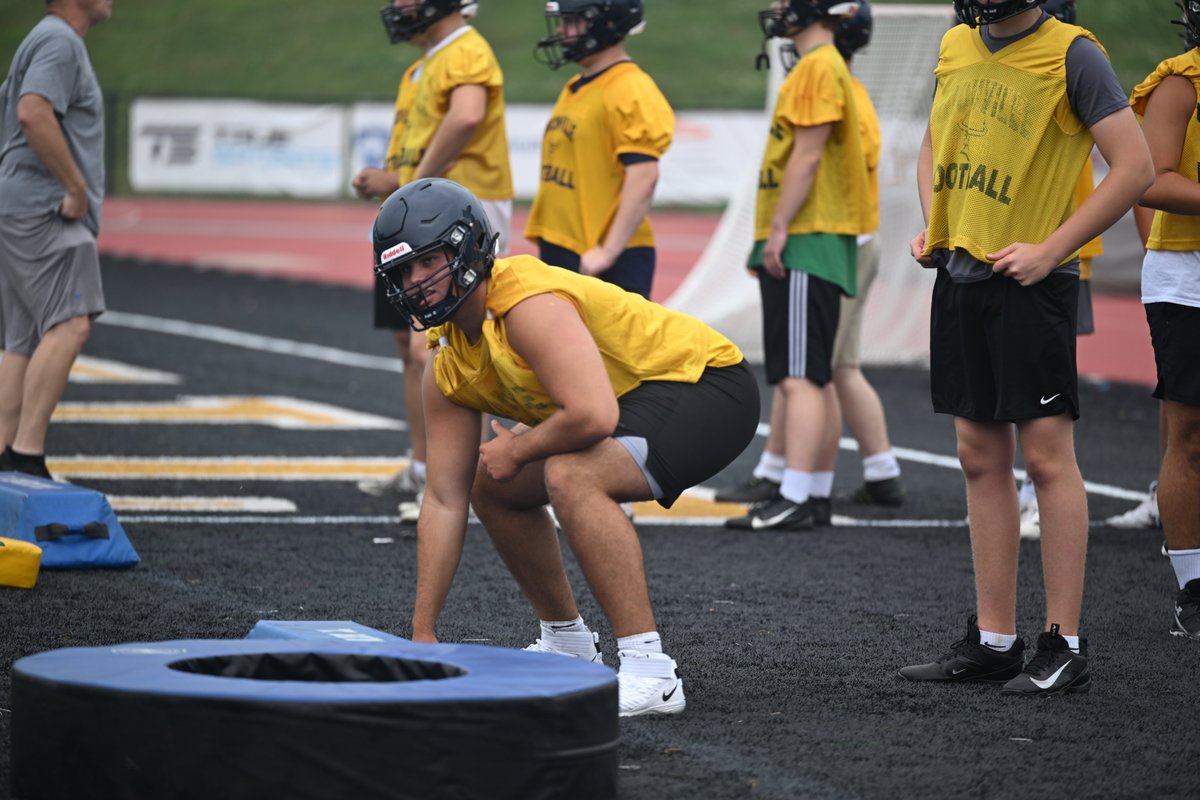 UnionvilleHSFB's tweet photo. @_CoachTimMurphy #UPride #LEAD #NoExcusesJustBall
@_CoachTimMurphy
(4/6) https://t.co/GdmEEH32wO