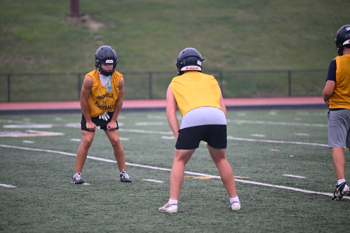 UnionvilleHSFB's tweet photo. @_CoachTimMurphy #UPride #LEAD #NoExcusesJustBall
@_CoachTimMurphy
(4/6) https://t.co/GdmEEH32wO