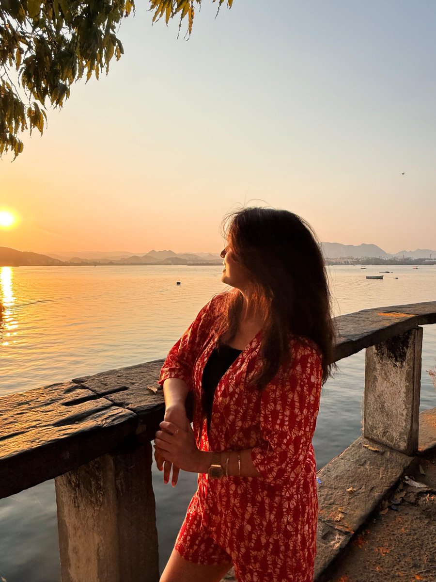 Jaishreeka01's tweet photo. Sky painted in peace🌄

#ChasingSunsets https://t.co/uF1ssUuj1N