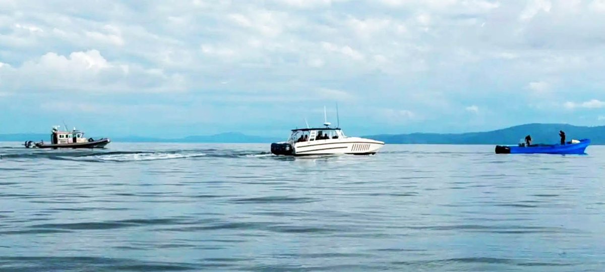 jiatfs's tweet photo. 💥 INTERCEPTED: JIATF-S Coordinates Massive 3-Ton Cocaine Seizure at Sea 🌊

JIATF-S spearheaded a multinational effort to disrupt a Go-Fast vessel transit. Working in lockstep, @jiatfs and  @ArmadaColombia provided real-time tracking monitoring that guided Costa Rican Coast Guard and its Special Operations Group (GOPES) to a successful interdiction off Uvita, Costa Rica.

Results:
Seized: 2,924 kg of cocaine
Detained: 3 individuals

Our critical regional partnerships protect the homeland!

#JIATFS #SOUTHCOM #CounterNarcotics #PartnershipsMatter #MaritimeSecurity #DrugBust #StrongerTogether