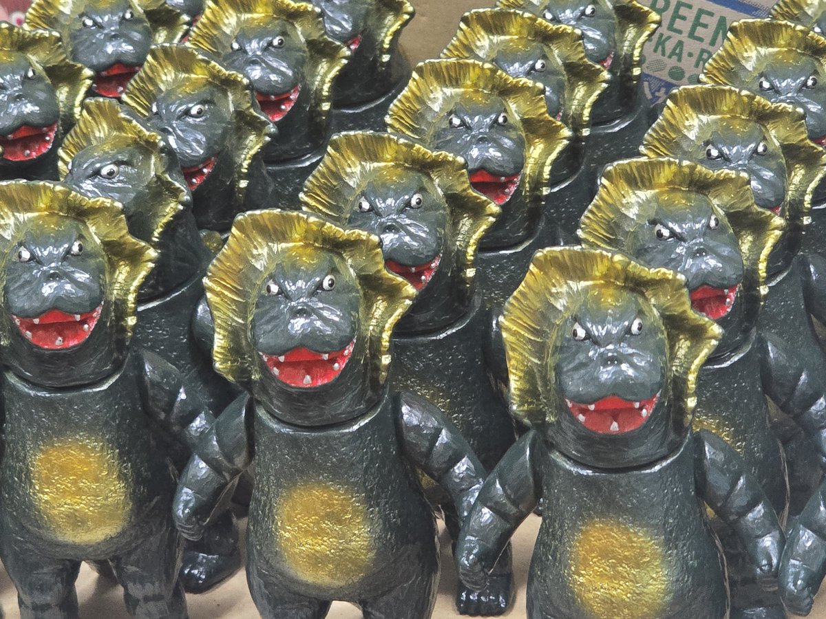 SUNGUTS's tweet photo. 作業は進んでいる。進んではいるが、間に合う速度ではない。でも進めなくては終わらない。 https://t.co/4YF4YuRdYL