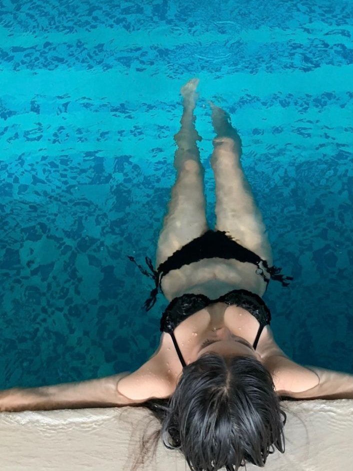 bbgrllsm's tweet photo. ㅤㅤㅤㅤㅤ—Hoy hace mucho calor, asi que decidí venir a la alberca un rato. ¿Alguien quiere acompañarme?.

°❀⋆.ೃ࿔*:･

  ㅤㅤㅤ #sexrol #freerol #fakeland https://t.co/a162uXn5JW