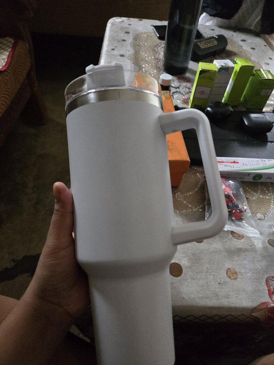 Alok4one's tweet photo. Is this the standard of your Birthday Sale gifts, @plumspeak ? Received a flimsy, fake tumbler instead of the advertised one (Order #4252907). Support said 24hrs to resolve, but I’ve been completely ghosted. Please look into this immediately! #Plum #CustomerExperience #fake https://t.co/ITe7PqBYZs