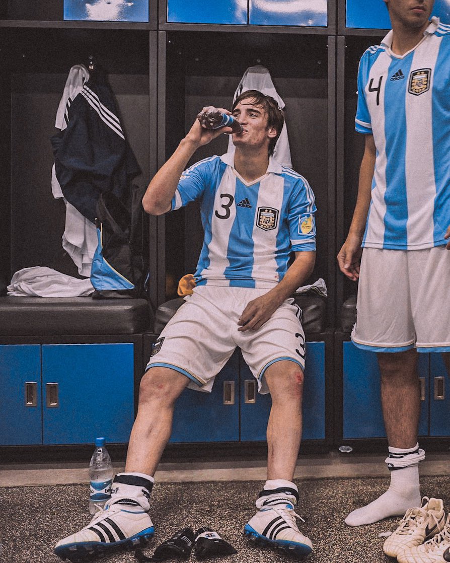 Galoifc's tweet photo. Que orgullo que por fin reconozcan a este señor jugador.
Llegaron a pedir a ANGILERI y CASCO antes que a el!!!! que no servia para cabecear por la altura jajaja
Perfil bajo y siempre demostrando.
Siempre en tu barco, capitan. https://t.co/GaxbDovoGr