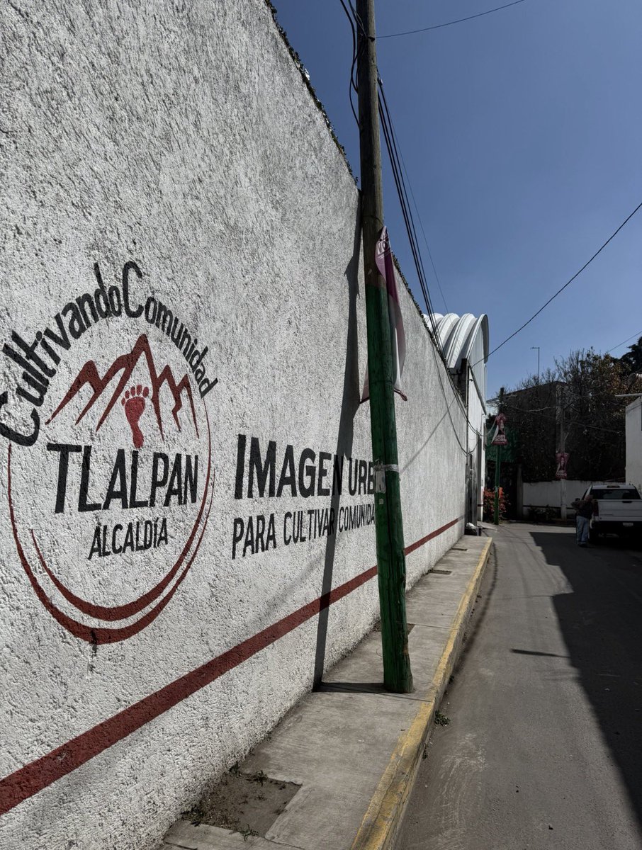 maumondra's tweet photo. @CFE_Contigo @CFEmx Quiero reportar este poste que se está recargando en mi barda, esto es en Circuito Nahuí esquina Camino Real a Chichicaspatl, Col. Pedregal de San Nicolás 3a sección, Alcaldía Tlalpan https://t.co/kFvL3yQejJ