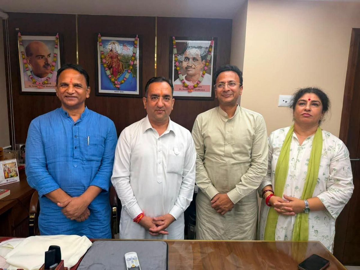 visshnumittal's tweet photo. दिल्ली प्रदेश भाजपा के महामंत्री का दायित्व प्राप्त होने के उपरांत आज माननीय प्रदेश संगठन मंत्री आदरणीय श्री @PavanRanaRSS जी से शिष्टाचार भेंट कर उनका स्नेह, आशीर्वाद एवं मार्गदर्शन प्राप्त किया।

उनका अनुभव, संगठन के प्रति समर्पण एवं प्रेरणादायी मार्गदर्शन हम सभी कार्यकर्ताओं के लिए सदैव प्रेरणा का स्रोत है।

इस अवसर पर नवनियुक्त प्रदेश भाजपा महामंत्री श्री मोहन लाल गिहारा जी एवं प्रदेश भाजपा महामंत्री श्रीमती योगिता सिंह जी भी साथ उपस्थित रहीं।

आप सभी के स्नेह, विश्वास एवं शुभकामनाओं के लिए हृदय से आभार।